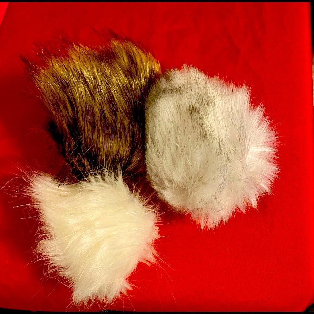 Faux fur pom x3